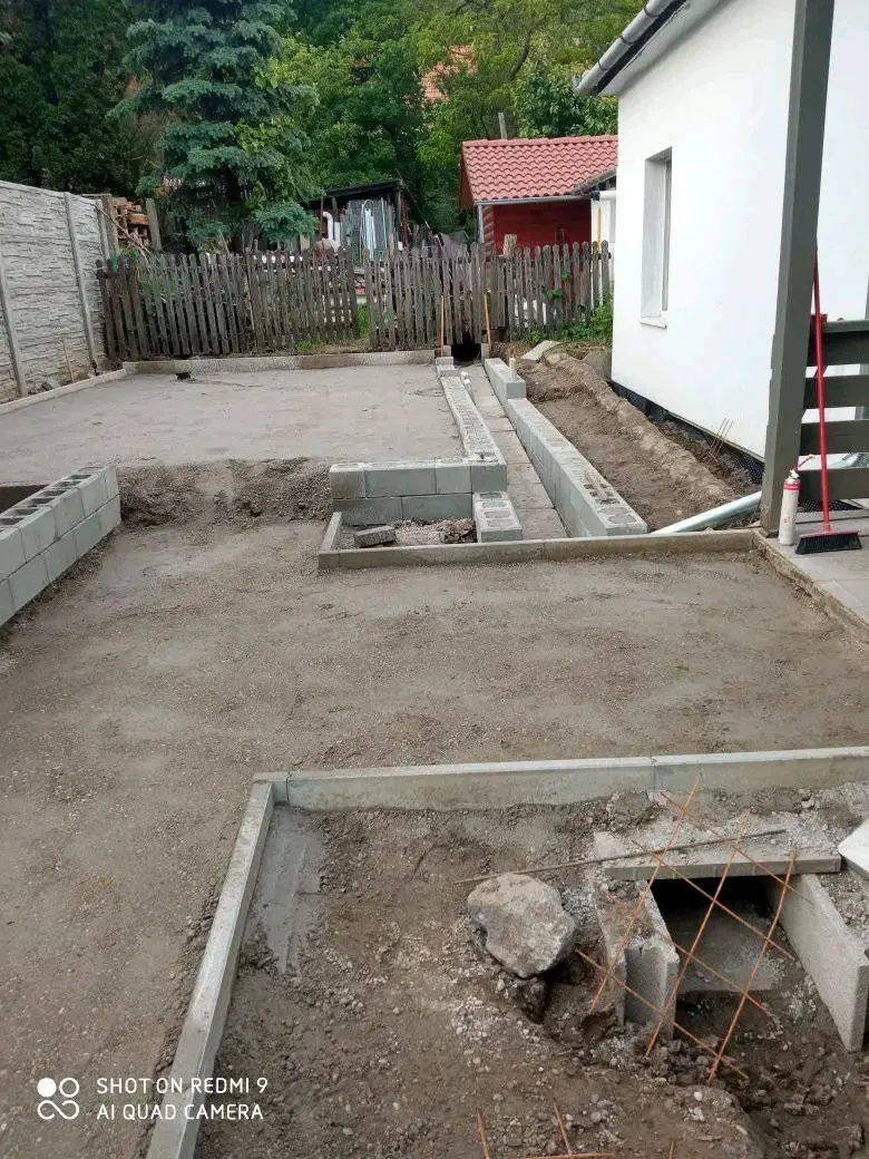 Vasalt alap az udvaron, Nagykőrös